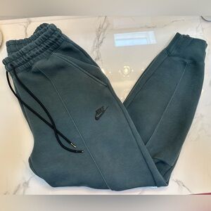 Women’s Nike Tech Fleece Joggers Size Small